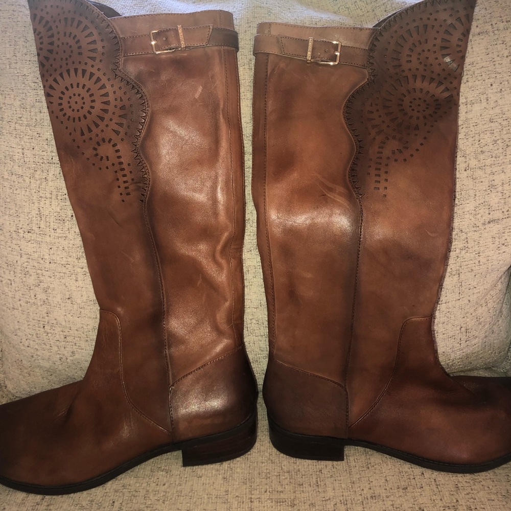 Leather Boots Gianni Bini. Brown cutout design in front. 1 inch heal